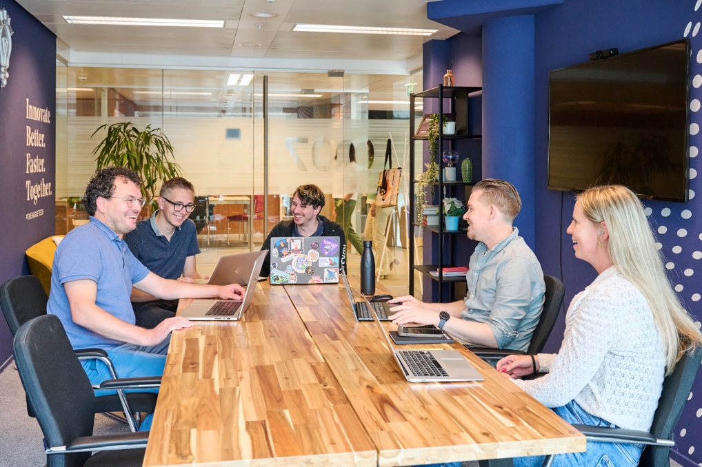 Data-engineer, AI-specialist en software-anallist aan het werk bij het Rijks ICT Gilde