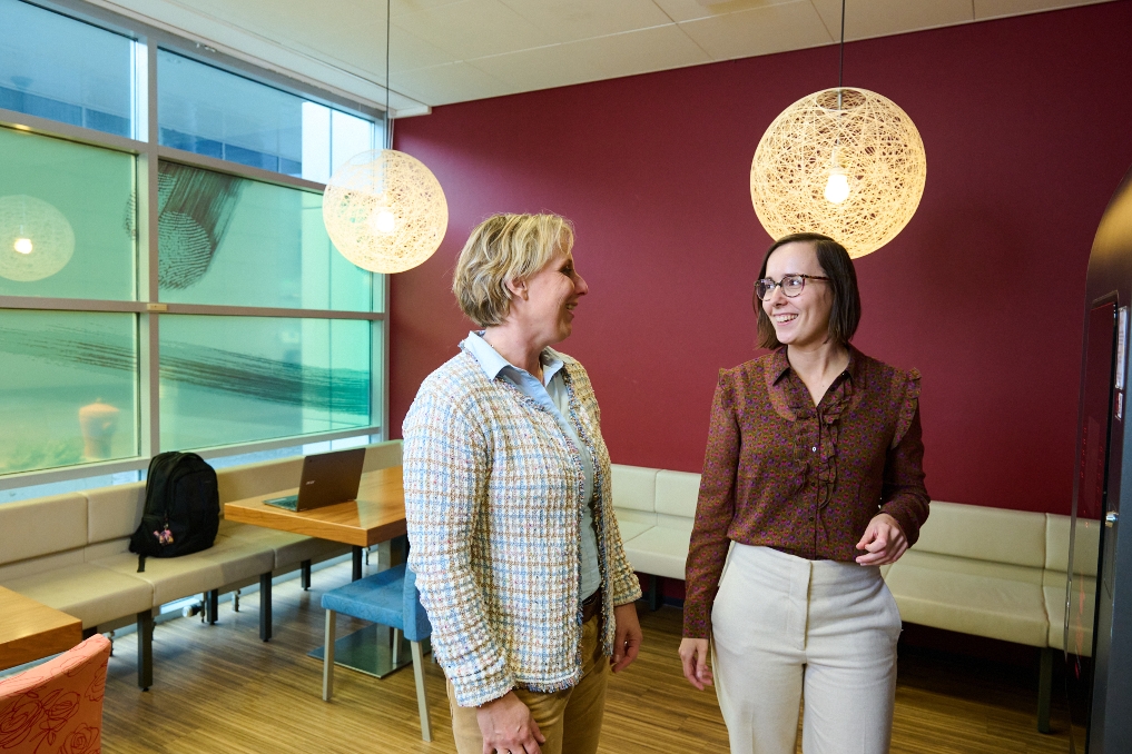 Jeannette en Evelien, business architecten bij P-Direkt in overleg