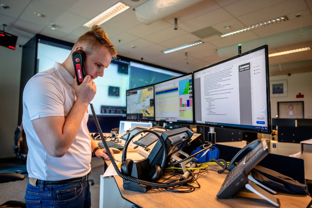 Siemen aan de telefoon