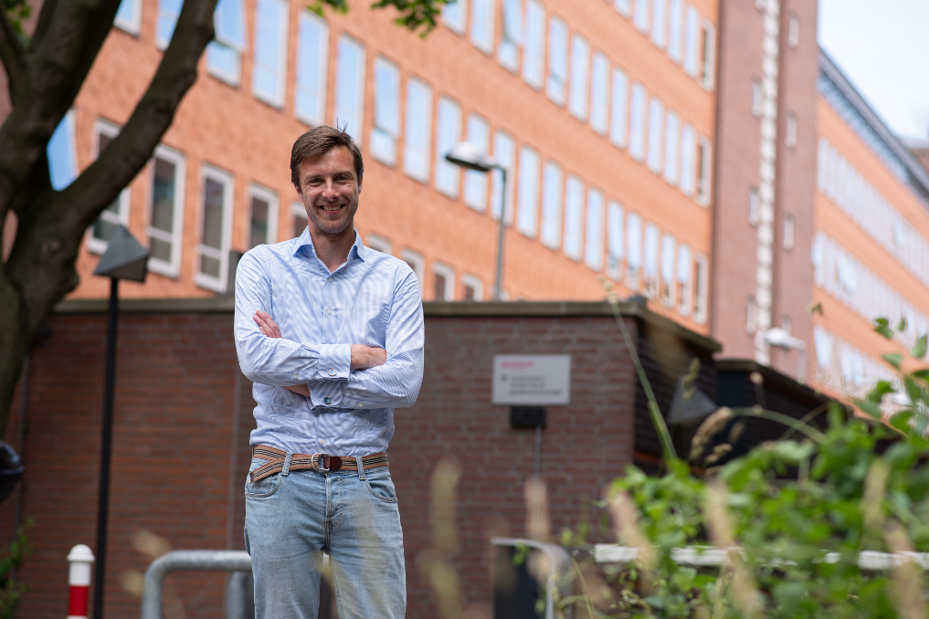 Arnout Mijs werkt bij het ministerie van EZK - directie Verduurzaming Industrie