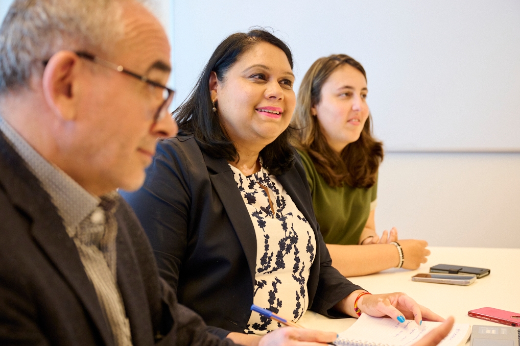 Savitri en Alicia van het team Informatiebeveiliging & Privacy bij het ministerie van Economische Zaken en Klimaat