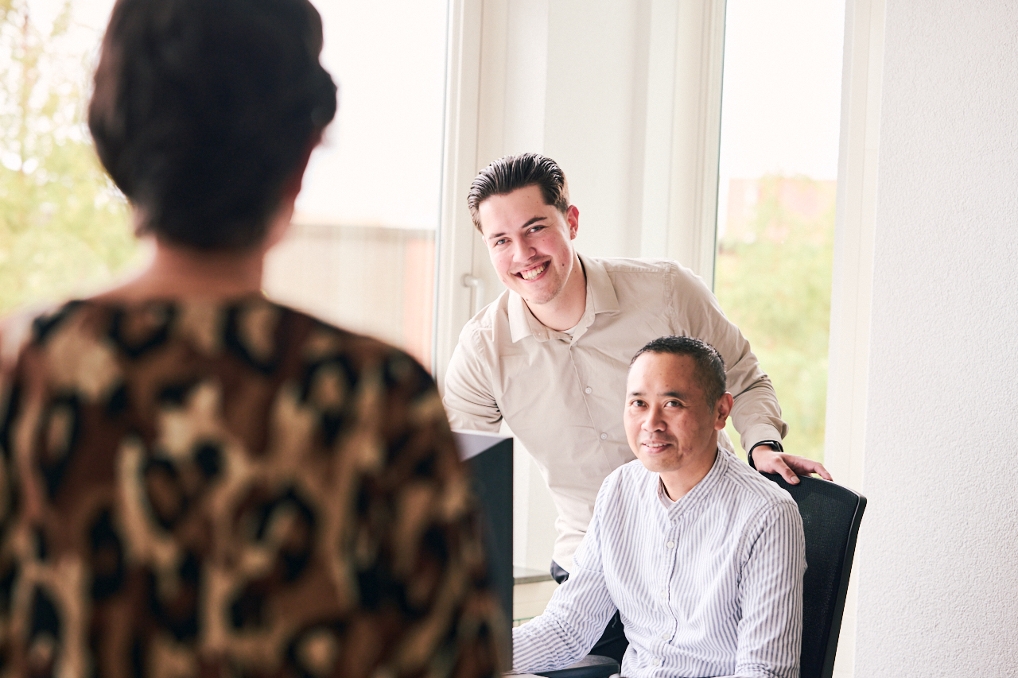 Jeremy Bekkers functioneel beheerder Autoriteit Consument en Markt (ACM) met collega's