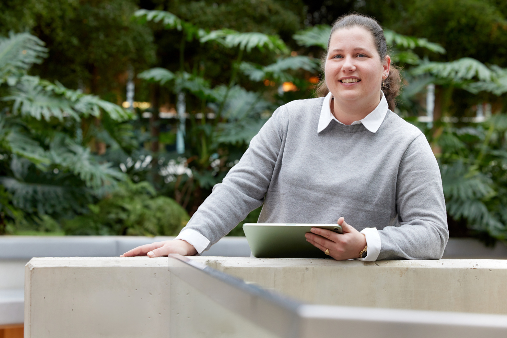 Portret van Lisa, directiesecretaresse bij het ministerie van Financiën