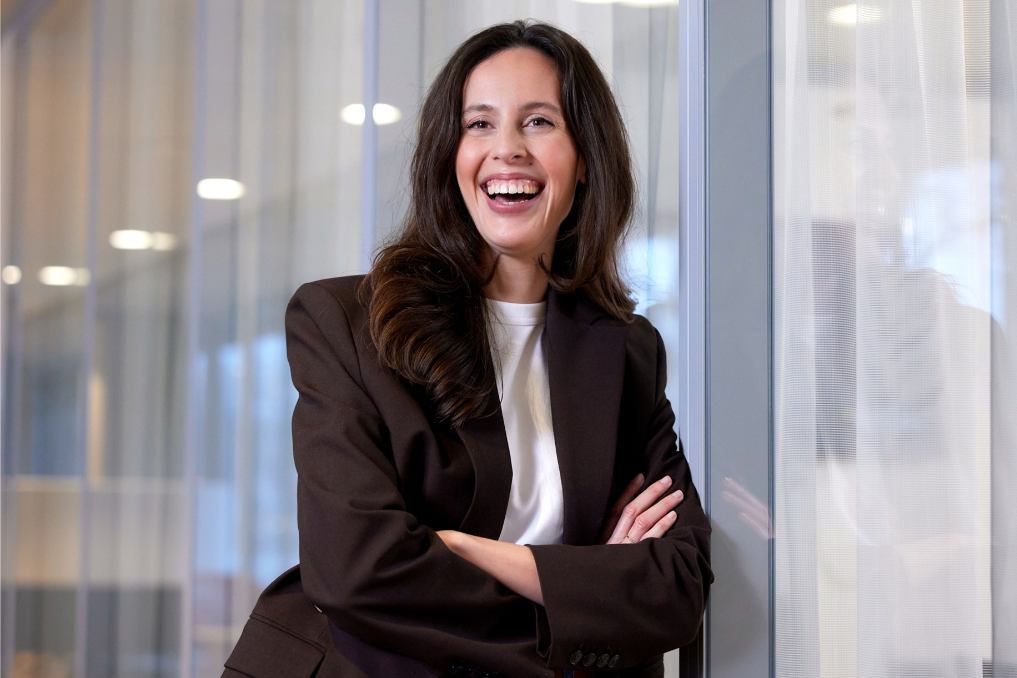 Portret van Naomi, jurist bij het ministerie van Financiën