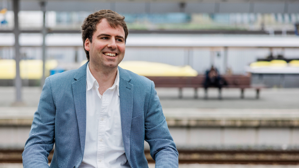 Ladislas is inspecteur rail bij de ILT. Portret op het station