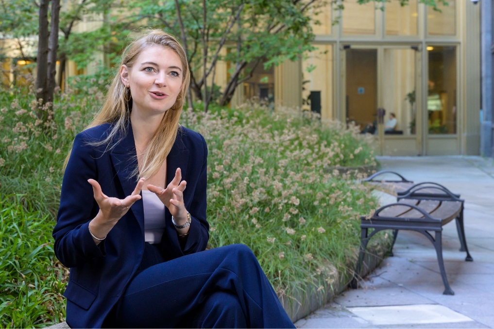 Portret van Willemijn, wetgevingsjurist bij het ministerie van Justitie en Veiligheid