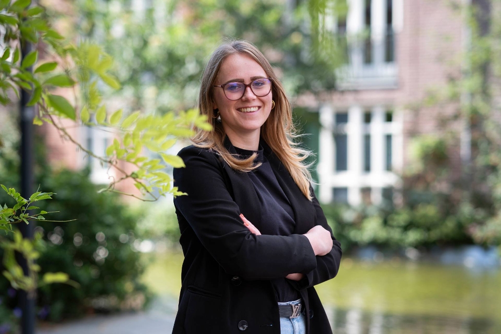 Portret van Pascalle. Ze werkt als functioneel beheerder bij de Dienst Justitiële Inrichtingen