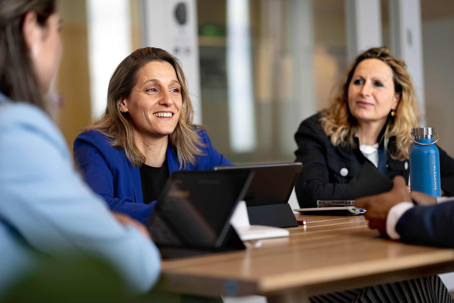 3 collega's bij het ministerie van Justitie en Veiligheid
