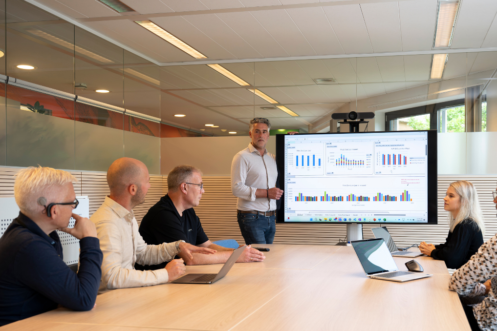 Het team van de NVWA control room in overleg