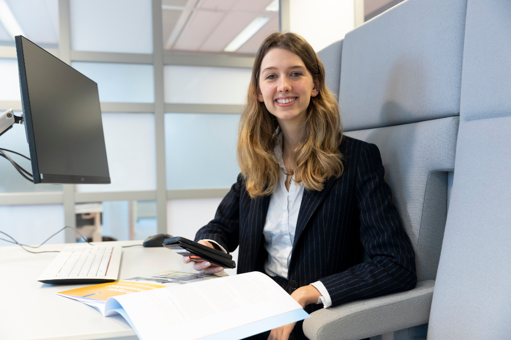 portret van Sanne, trainee bij VWS