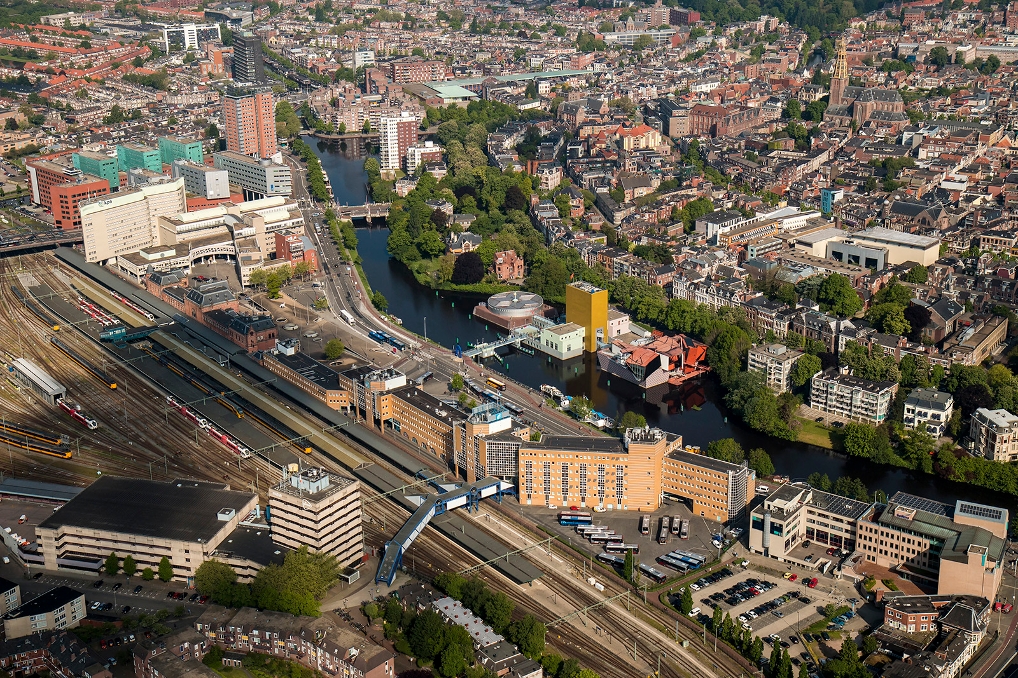 luchtfoto van een stad in noord Nederland
